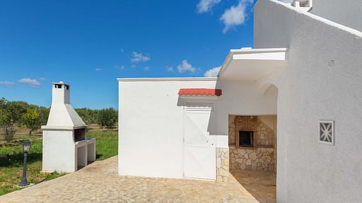 Villa Sorrentino BBQ equipment