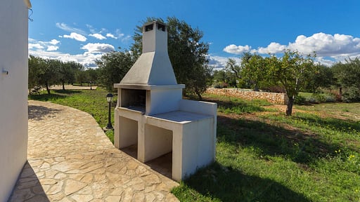 Villa Sorrentino BBQ equipment