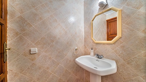 Villa Squash Bedroom 2