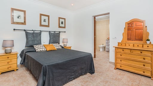 Villa Squash Bedroom 1