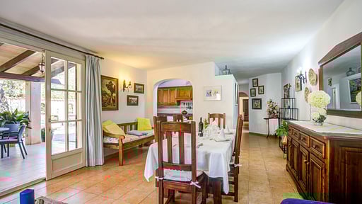 Villa Suavet Petit Dining area