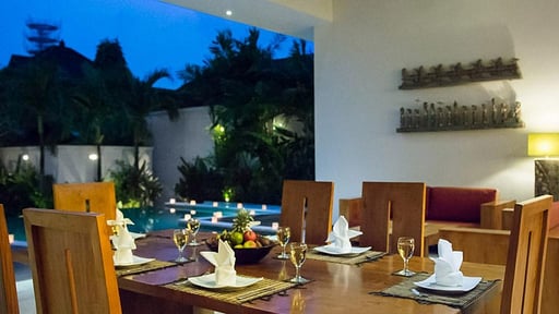 Villa Suliac Dining area