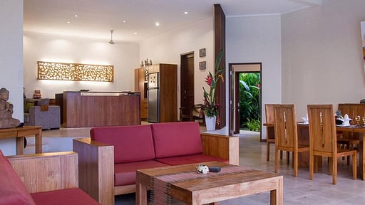 Villa Suliac Dining area