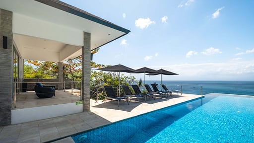 Suluban Cliff Villa Zwembad