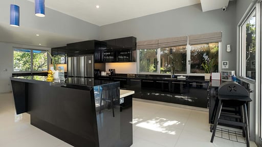 Suluban Cliff Villa Kitchen
