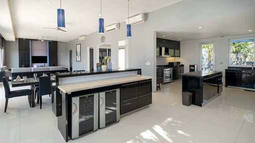 Suluban Cliff Villa Kitchen