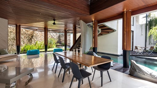 Villa Summer Dining area