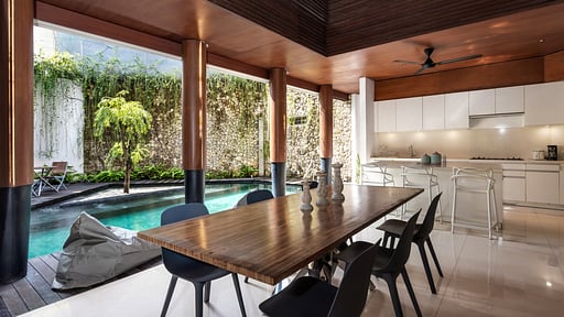 Villa Summer Dining area