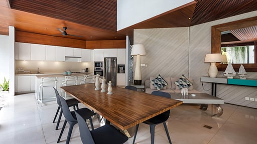 Villa Summer Dining area