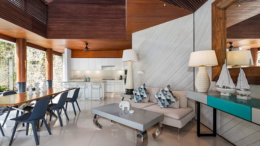 Villa Summer Dining area