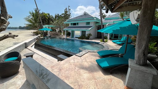 Villa Sunrise Golden Beach Piscina