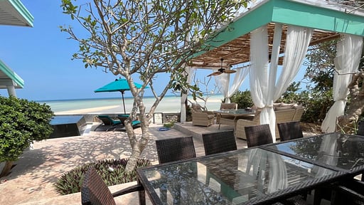 Villa Sunrise Golden Beach Zona de comedor