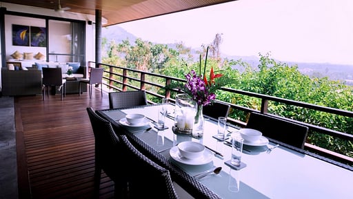 Villa Sunset Heights Dining area