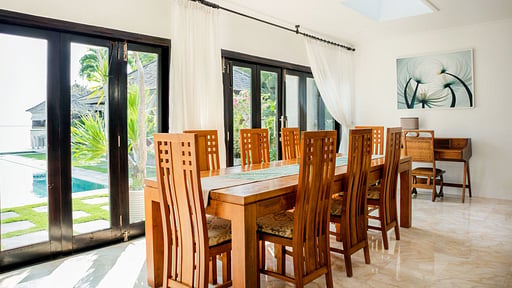 Villa Sunset Dining area