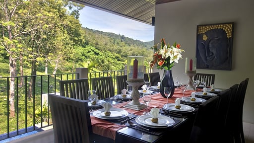 Villa Sunstone Dining area
