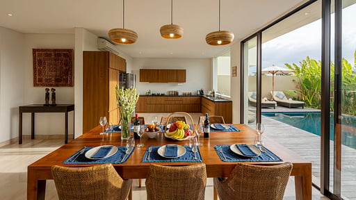 Villa Svarga Pabean Dining area