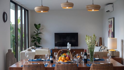 Villa Svarga Pabean Dining area