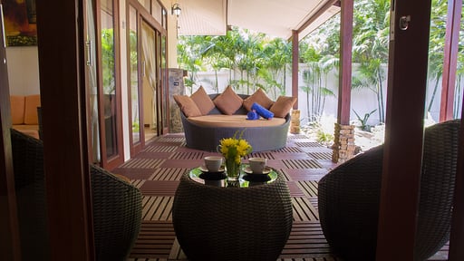 Villa Swiss Garden Terrace/Veranda