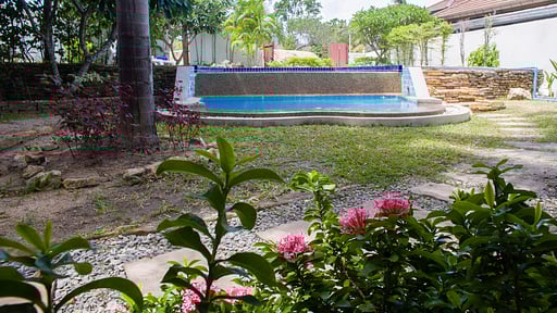 Villa Swiss Garden Garden