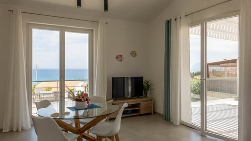 Villa Taliala Dining area 2