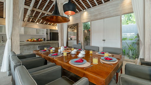 Villa Taramille Dining area