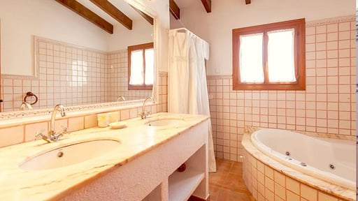 Villa Tatoli Slaapkamer 2