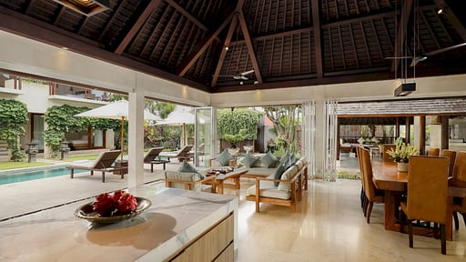 Villa Tenang Dining area