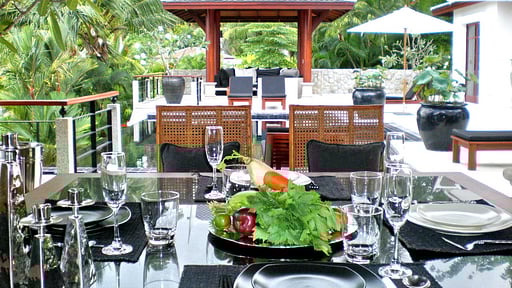 Villa The Difference Dining area