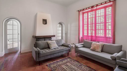 Villa The Gargoyles Salon