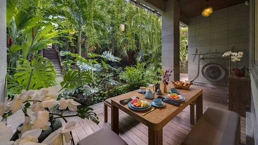 Villa The Luxe Dining area