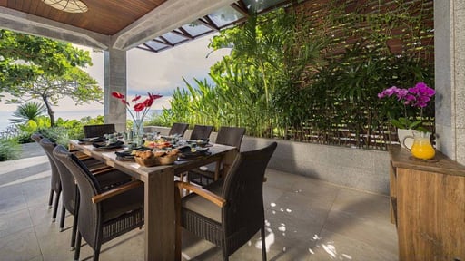 Villa The Luxe Dining area