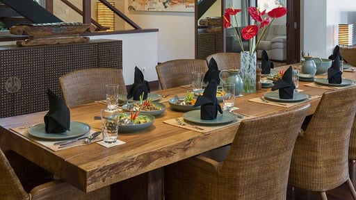 Villa The Luxe Dining area