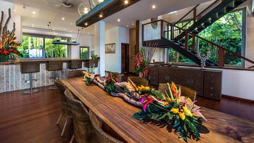 Villa The Luxe Dining area