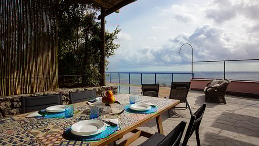 Villa The Phoenix Dining area