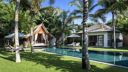 Villa Tiga Puluh Jardín