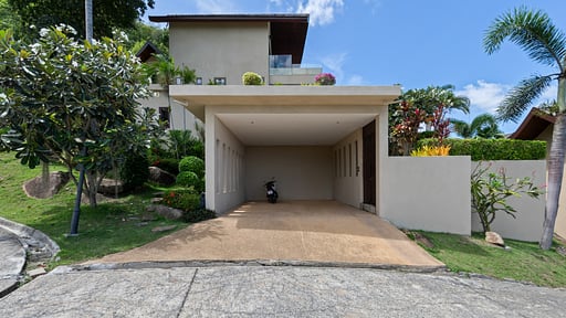 Villa Tiga Parking areas