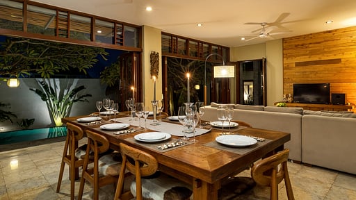 Villa Toba Dining area