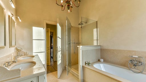 Villa Tolomei Schlafzimmer 8