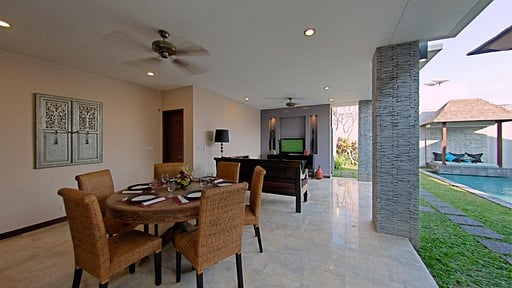 Villa Tomok Dining area