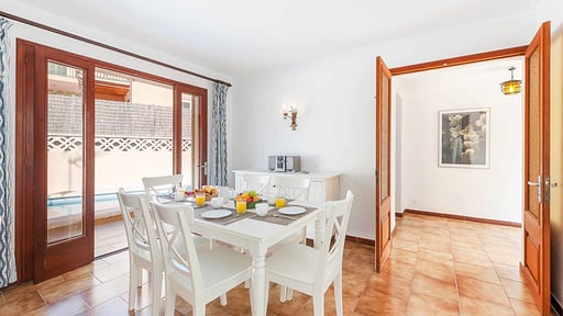 Villa Tonieta Dining area 1