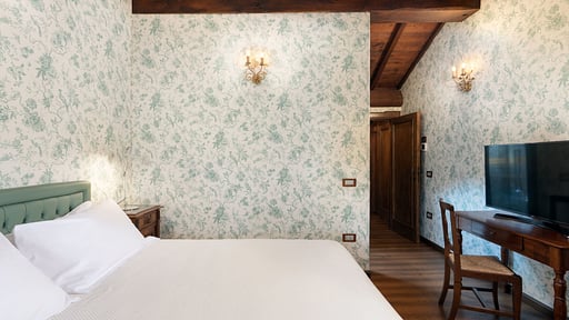 Villa Torre Delle Rose Bedroom 2