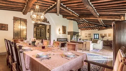 Villa Travicello Dining area