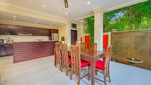 Villa Tresna Dining area