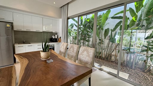Villa Trichada Tropical Dining area