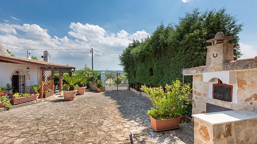 Villa Trulli Natura BBQ equipment