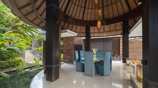 Villa Tukad Pangi Dining area