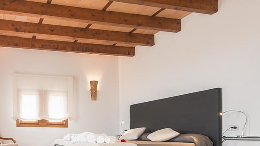 Villa Turis Divina Bedroom 1