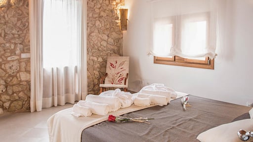 Villa Turis Divina Bedroom 1