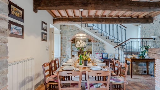 Tuscan Fizz Villa Dining area