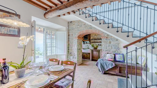 Tuscan Fizz Villa Dining area